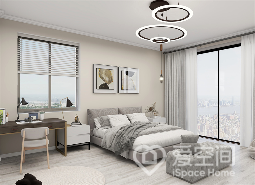 主卧空间中，设计师按照潮流趋势将顶面造型趋于简化，灰色简雅双人床搭配干净的床品配饰，打造出舒适优雅的生活环境。