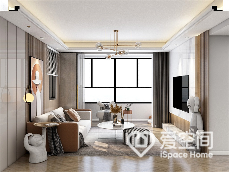 时尚和独特是客厅设计的特色和亮点，室内用原木色做主色调，搭配简雅的沙发，全屋干净温馨。