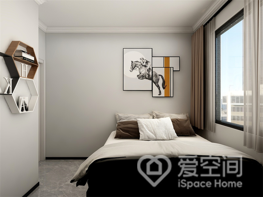 简约的空间陈设令次卧空间充满轻盈感，为了保持空间的干净与整洁，设计师未做主灯设计。
