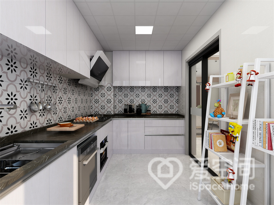 厨房摒弃了过多的装饰，善于运用自然的线条和淡然舒适的白色，让空间变得高级又舒适。