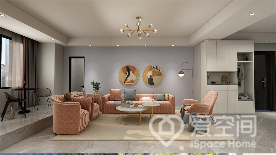 客厅整体的配色非常具有精致感，紫色背景与粉色家具的结合非常具有个性感，颜色亮而不乱。
