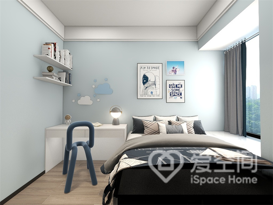 蓝色空间中，儿童房的配色带来了视觉冲击效果，一明一暗的蓝色诠释了独特的空间美学。