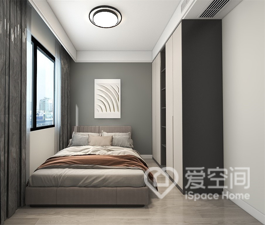 次卧背景墙使用了暖灰色调，营造出温馨舒适的休憩空间，定制的衣柜增加了储物空间，美观又实用。