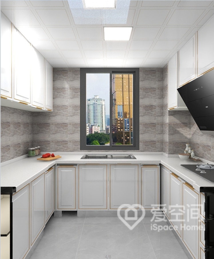 白色橱柜让家具与背景的融合度变得很好，U字形的厨房很好的利用了原始布局，增强了烹饪舒适度。