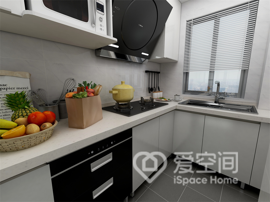 厨房采用浅色的配色方案，白色橱柜自然简约，释放出平静治愈的视觉效果，整体动线流畅，操作便捷。