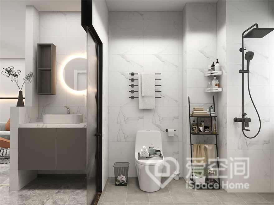 衛浴空間中，設計師不僅進行了干濕分離，還利用線條的搭配，呈現出簡潔質樸的生活氛圍。