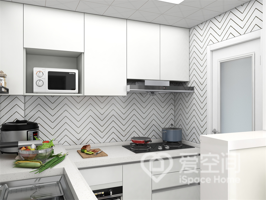 厨房以白色为主，背景铺设以几何砖面，透露着都市格调，彰显着业主的个性和生活品味。