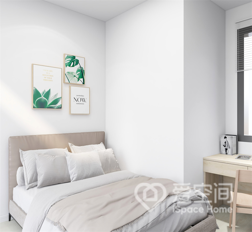 主卧背景设计为大白墙，米灰色床品在空间中互相交织，呈现出安静与美好的视觉氛围，装饰画让家更有情调。