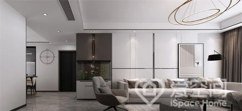 白色背景让客厅空间十分通透，米白色沙发优雅舒适，迎合了业主对温馨、舒适生活的向往。
